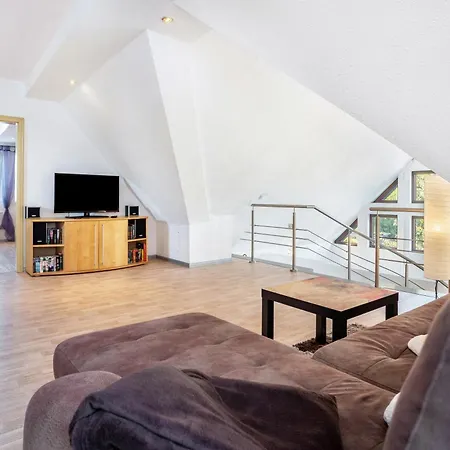 Apartament Ueber 2 Etagen Trollenhagen