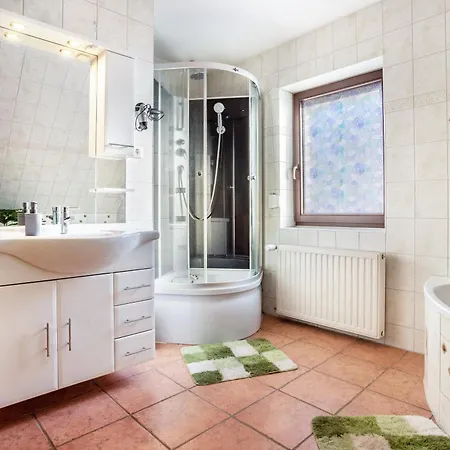 Ueber 2 Etagen Apartament Trollenhagen