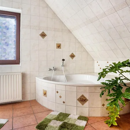 Apartament Ueber 2 Etagen Trollenhagen